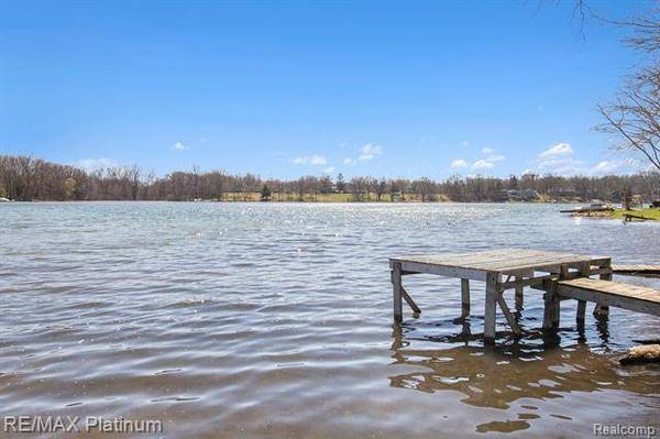 3816 LANGLEY Drive, Pinckney, MI 48169