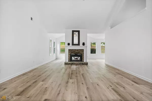 6073 Devonshire DR, Flowery Branch, GA 30542