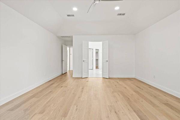 2401 Creekside Circle S, Irving, TX 75063