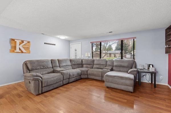 2939 Far West AVE, Medford, OR 97501