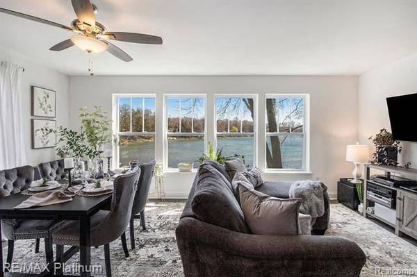 3816 LANGLEY Drive, Pinckney, MI 48169