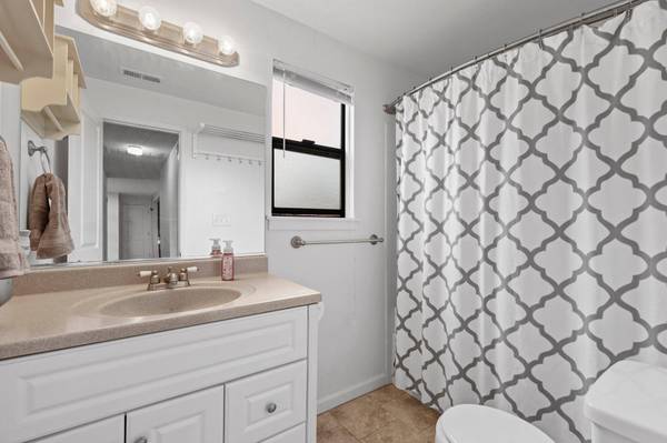 2939 Far West AVE, Medford, OR 97501