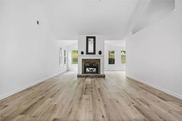 6073 Devonshire DR, Flowery Branch, GA 30542