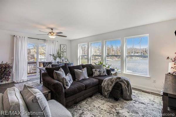 3816 LANGLEY Drive, Pinckney, MI 48169