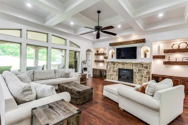 1228 Overland Drive, Burleson, TX 76028