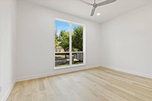 2401 Creekside Circle S, Irving, TX 75063