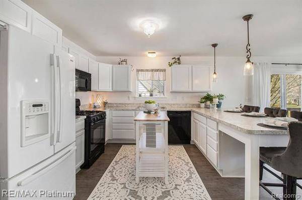 3816 LANGLEY Drive, Pinckney, MI 48169