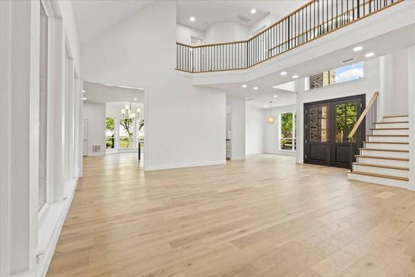 2401 Creekside Circle S, Irving, TX 75063