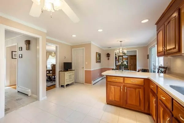 15 Apple Blossom Rd, Andover, MA 01810