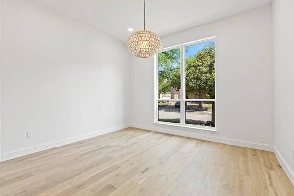 2401 Creekside Circle S, Irving, TX 75063