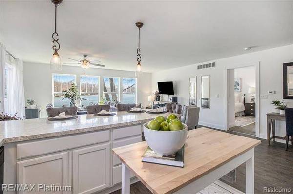 3816 LANGLEY Drive, Pinckney, MI 48169