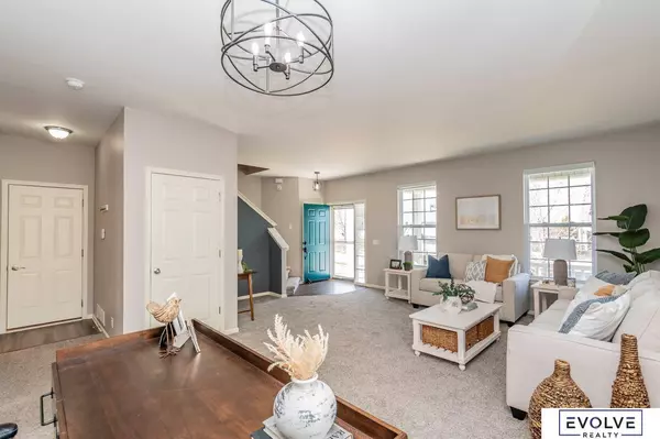 905 Port Royal Drive, Papillion, NE 68046