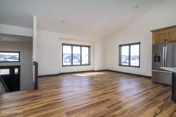 3174 45TH Avenue S, Grand Forks, ND 58201