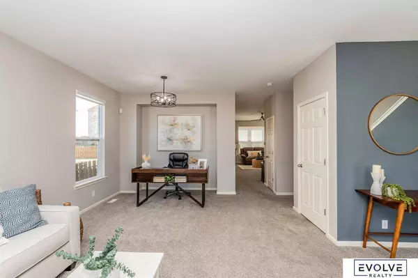 905 Port Royal Drive, Papillion, NE 68046