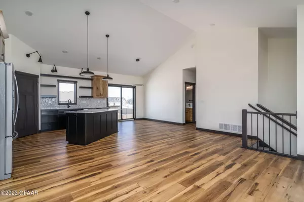 3174 45TH Avenue S, Grand Forks, ND 58201