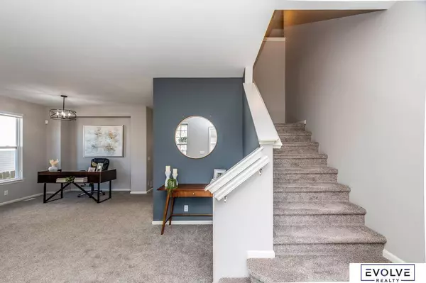 905 Port Royal Drive, Papillion, NE 68046