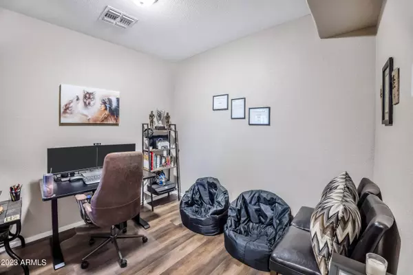 40120 N CALABRIA Street, San Tan Valley, AZ 85140