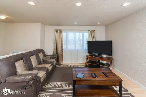 8331 Henry CIR, Anchorage, AK 99507