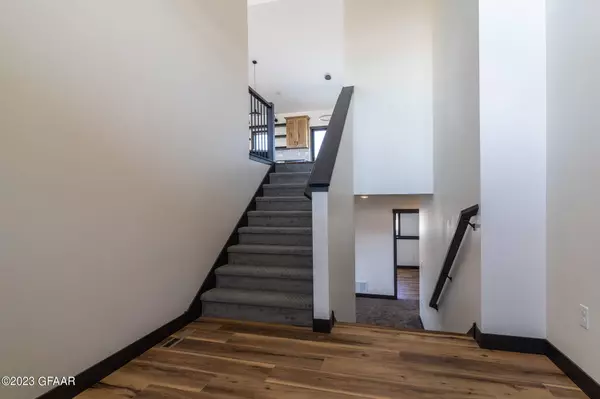 3174 45TH Avenue S, Grand Forks, ND 58201