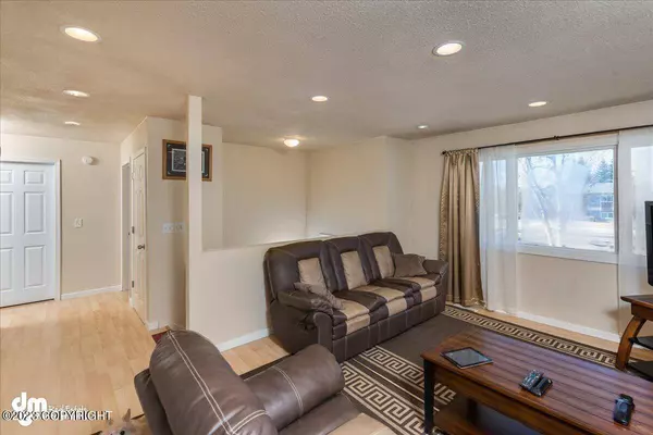 8331 Henry CIR, Anchorage, AK 99507