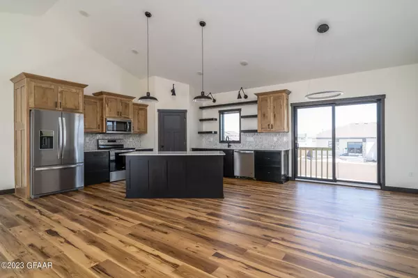 3174 45TH Avenue S, Grand Forks, ND 58201