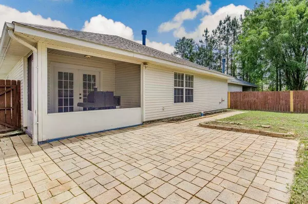 48 Howard St, Niceville, FL 32578