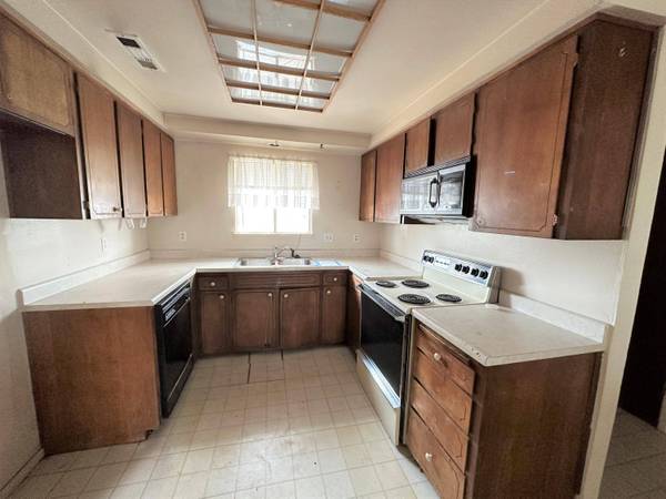 327 Arnwood St, Medford, OR 97501