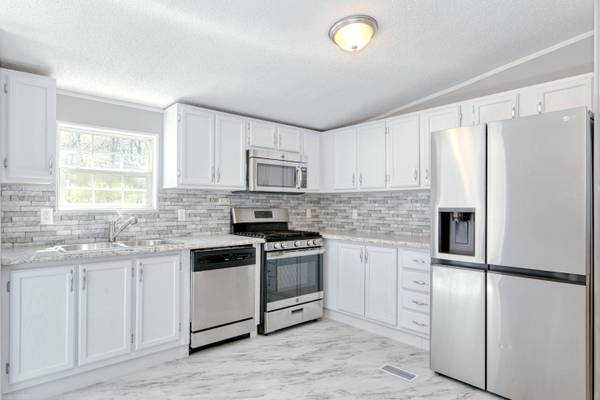 604 Newbern RD, Pulaski, VA 24301