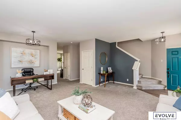 905 Port Royal Drive, Papillion, NE 68046