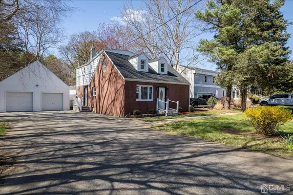 48 oak ST, Old Bridge, NJ 08857