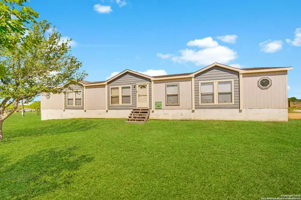 317 MOURNING DOVE, Floresville, TX 78114-3566