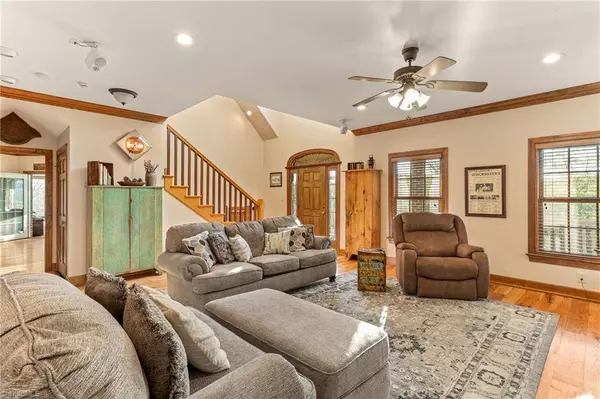 990 Warren Farm RD, Walnut Cove, NC 27052