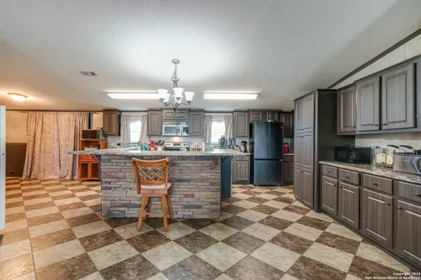 317 MOURNING DOVE, Floresville, TX 78114-3566