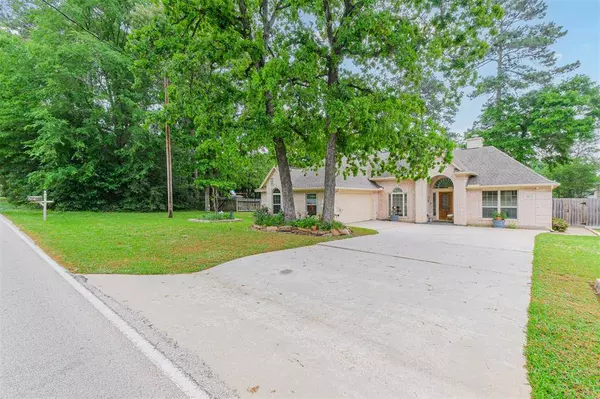 45 W Rolling Hills DR, Conroe, TX 77304