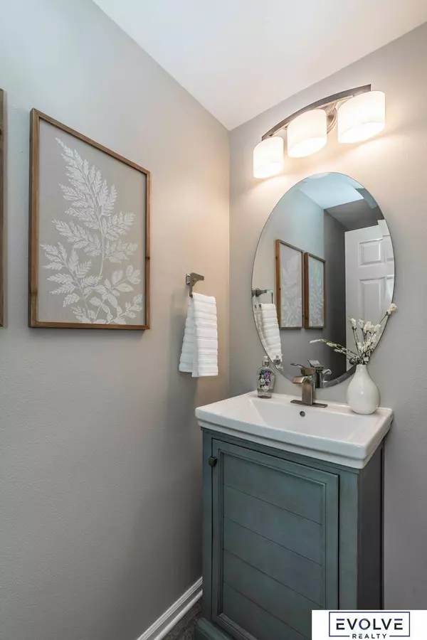 905 Port Royal Drive, Papillion, NE 68046