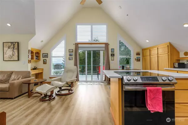 21 N Hamma Ridge CT, Lilliwaup, WA 98555