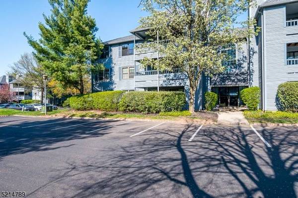 909 Woodhaven Dr, Edison Twp., NJ 08817