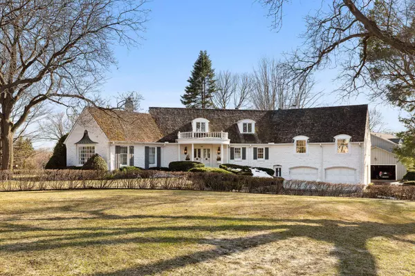 668 Woodridge DR, Mendota Heights, MN 55118