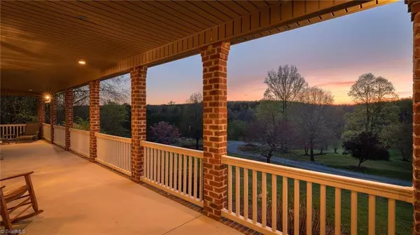 990 Warren Farm RD, Walnut Cove, NC 27052