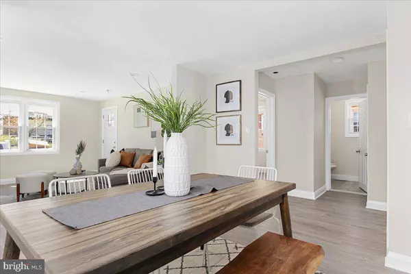 3006 OAK FOREST DR, Parkville, MD 21234