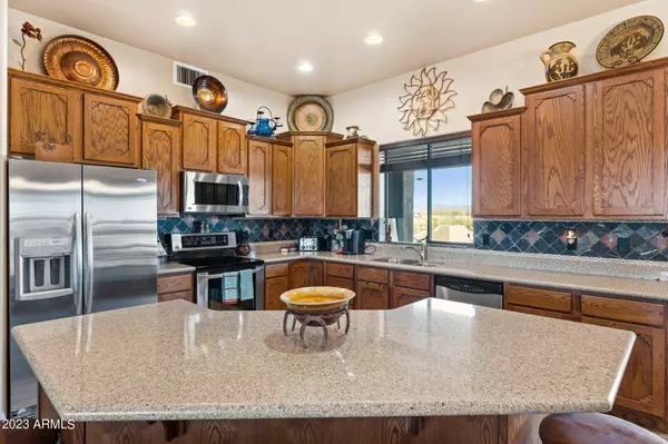 21128 W RESTIN Road, Wittmann, AZ 85361