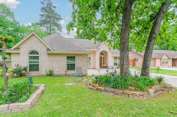 45 W Rolling Hills DR, Conroe, TX 77304