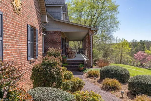 990 Warren Farm RD, Walnut Cove, NC 27052