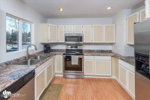 8331 Henry CIR, Anchorage, AK 99507