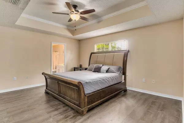 48 Howard St, Niceville, FL 32578