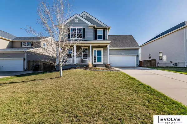 905 Port Royal Drive, Papillion, NE 68046