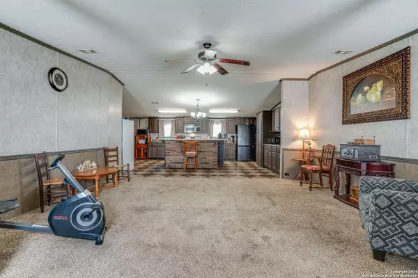 317 MOURNING DOVE, Floresville, TX 78114-3566