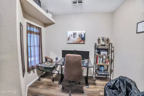 40120 N CALABRIA Street, San Tan Valley, AZ 85140