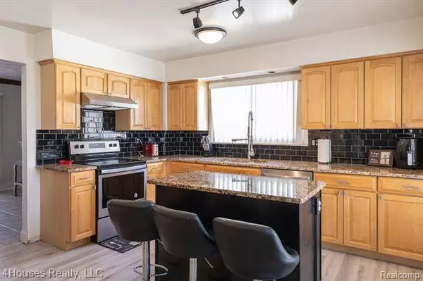 131 HILLDALE Drive, Pontiac, MI 48342