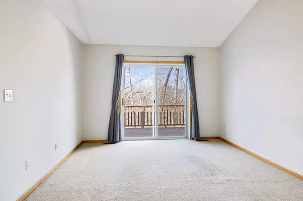 8848 Coppersmith CT, Inver Grove Heights, MN 55076